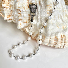 Load image into Gallery viewer, Pearl Necklace - Leopard