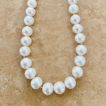 Load image into Gallery viewer, Pearl Necklace - Mora