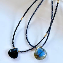 Load image into Gallery viewer, BLACK SPINEL NECKLACE - ATHENA
