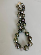 Load image into Gallery viewer, Tahitian pearl necklace with disco ball