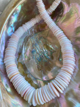 Load image into Gallery viewer, Queen conch shell necklace