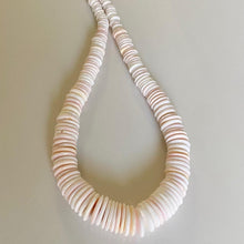 Load image into Gallery viewer, Queen conch shell necklace