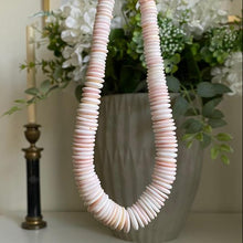 Load image into Gallery viewer, Queen conch shell necklace