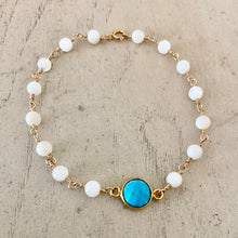 Load image into Gallery viewer, Mother of Pearl Clover Bracelet