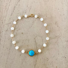 Load image into Gallery viewer, Mother of Pearl Clover Bracelet