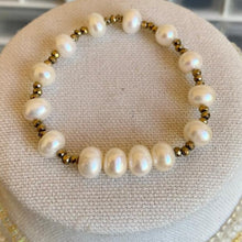 Load image into Gallery viewer, Hematite Bracelet with Pearl