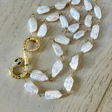Load image into Gallery viewer, Pearl Necklace with Serpent