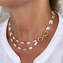 Load image into Gallery viewer, Pearl Necklace with Serpent