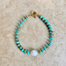 Load image into Gallery viewer, Turquoise bracelet with pearl center