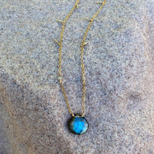 Load image into Gallery viewer, Labradorite Gold Necklace - Aurora