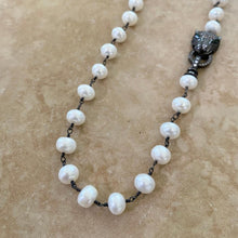 Load image into Gallery viewer, Pearl Necklace - Leopard