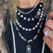 Load image into Gallery viewer, Pearl Necklace - Leopard