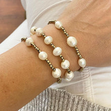 Load image into Gallery viewer, Hematite Bracelet with Pearl