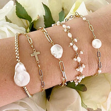 Load image into Gallery viewer, GOLD CROSS BRACELET CARRIE
