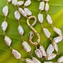 Load image into Gallery viewer, Pearl Necklace with Serpent