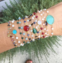 Load image into Gallery viewer, Mother of Pearl Clover Bracelet