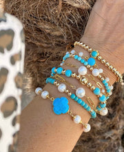 Load image into Gallery viewer, Mother of Pearl Clover Bracelet