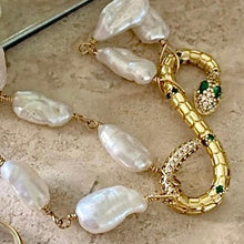 Load image into Gallery viewer, Pearl Necklace with Serpent