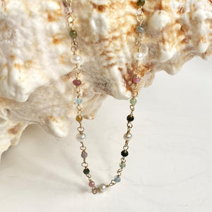 TINY GEMSTONE AND PEARL NECKLACE - MIRABELLE