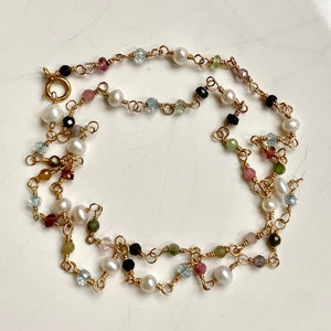 TINY GEMSTONE AND PEARL NECKLACE - MIRABELLE