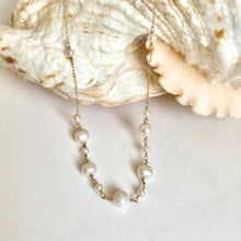 Load image into Gallery viewer, Pearl Choker- Consuelo
