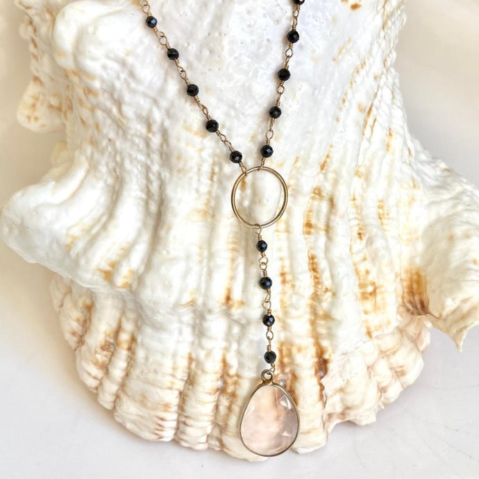 BLACK SPINEL NECKLACE - ROSADA