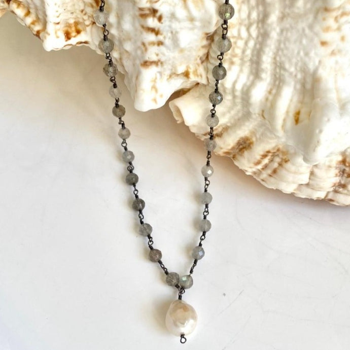 LABRADORITE NECKLACE WITH BAROQUE PEARL - STROMBOLI