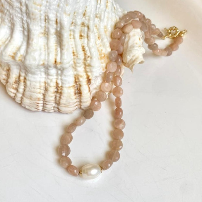 MOONSTONE NECKLACE - MOIRA