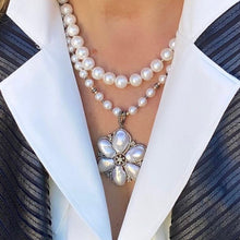 Load image into Gallery viewer, FLOWER PENDANT - PEARL
