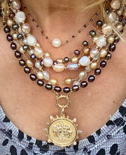Load image into Gallery viewer, PEARL NECKLACE - MEDICI

