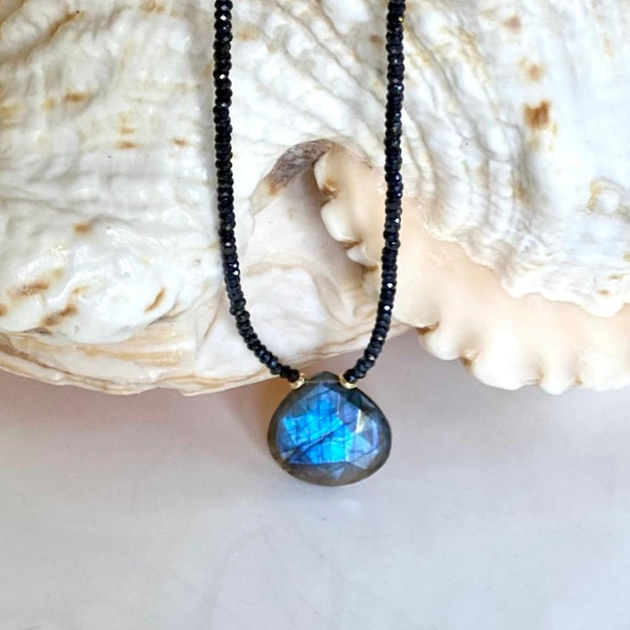 BLACK SPINEL NECKLACE - ATHENA