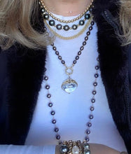 Load image into Gallery viewer, PEARL NECKLACE - ROYAL
