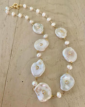 Load image into Gallery viewer, PEARL NECKLACE - VENUS
