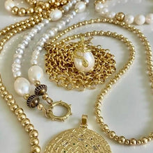 Load image into Gallery viewer, Gold Rolo Chain
