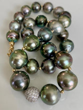 Load image into Gallery viewer, Tahitian pearl necklace with disco ball
