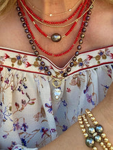 Load image into Gallery viewer, Coral necklace with tahitian pearl center
