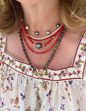 Load image into Gallery viewer, Coral necklace with tahitian pearl center
