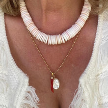 Load image into Gallery viewer, Queen conch shell necklace
