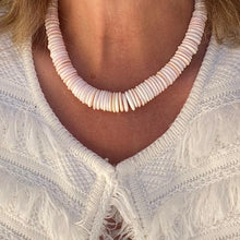 Load image into Gallery viewer, Queen conch shell necklace

