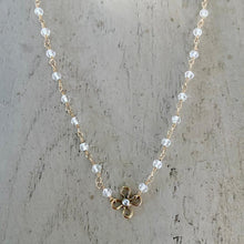 Load image into Gallery viewer, CRYSTAL FLOWER NECKLACE - FLOR
