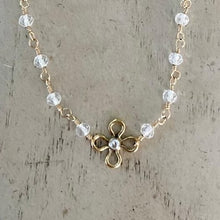 Load image into Gallery viewer, CRYSTAL FLOWER NECKLACE - FLOR
