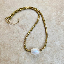 Load image into Gallery viewer, Hematite Necklace with Pearl
