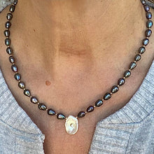Load image into Gallery viewer, PEARL NECKLACE - RIMA

