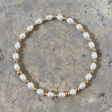 Load image into Gallery viewer, GOLD BEADS STACK WITH PEARL - SITGES
