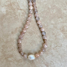Load image into Gallery viewer, MOONSTONE NECKLACE - MOIRA
