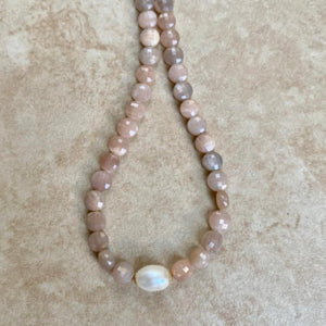 MOONSTONE NECKLACE - MOIRA