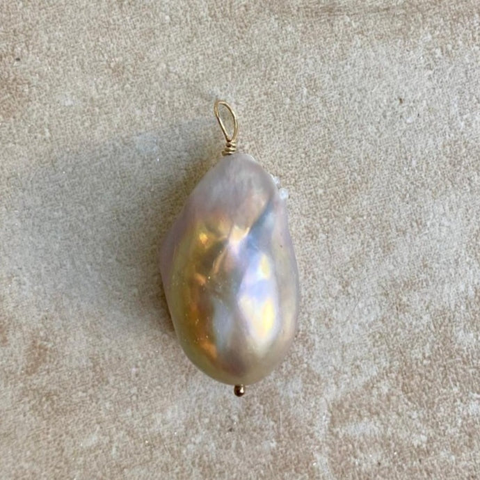 BAROQUE PEARL CHARM