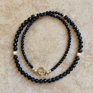 BLACK SPINEL NECKLACE - CHARMED