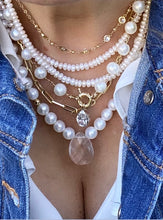 Load image into Gallery viewer, LONG PEARL NECKLACE - JACKIE
